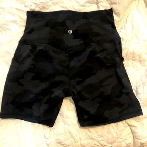 Lululemon Align 6” shorts with pockets